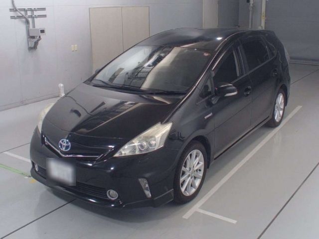 30252 Toyota Prius alpha ZVW41W 2013 г. (CAA Chubu)